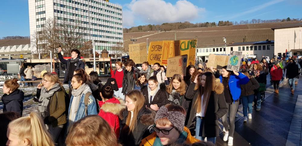 Würzburg: Rund 1.000 Schüler streiken für den Klimaschutz 