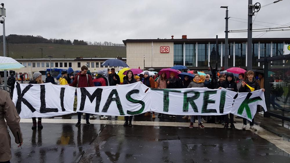 Würzburg: 750 Schüler demonstrieren für den Klimaschutz
