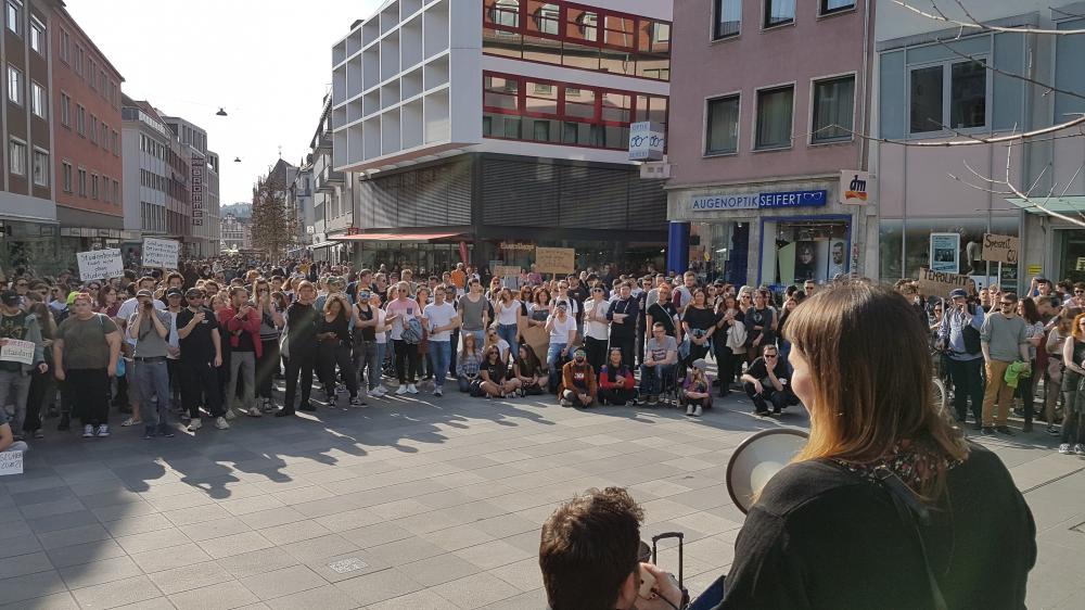 Würzburg: Rund 350 demonstrieren gegen Sperrzeitverlängerung
