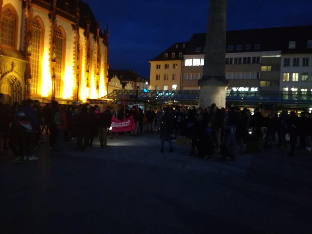 Würzburg: Mahnwache nach der rechtsextremen Bluttat von Hanau