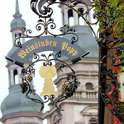 Ein Gutschein von den Weinstuben Popp im Wert von 30 €