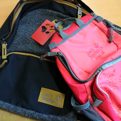 Ein Jack Wolfskin Kinderrucksack und ein Jack Wolfskin Tagesrucksack vom Outdoor Shop McTREK im Gesamtwert von 100 €