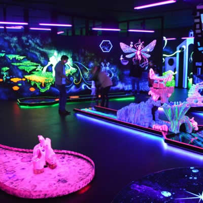 1 Spaßpaket der Schwarzlichtfabrik und Pit-Pat Wonderland im Wert von 200€