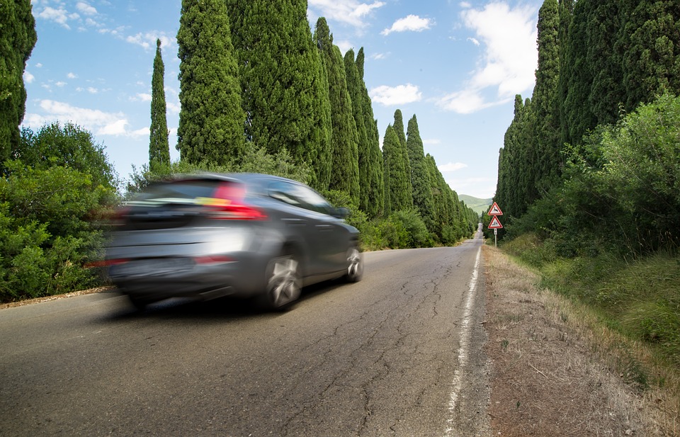 So teuer oder so viel wert ist Autofahren in Deutschland