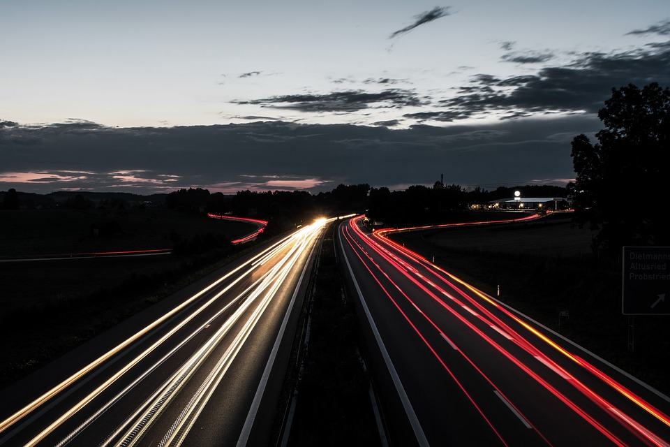 Nachts unterwegs – darauf sollten Autofahrer achten!